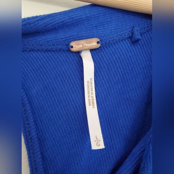 Free people Womens Blue Looking Foward Cropped Printed long sleeve T-Shirt Large - Picture 4 of 13